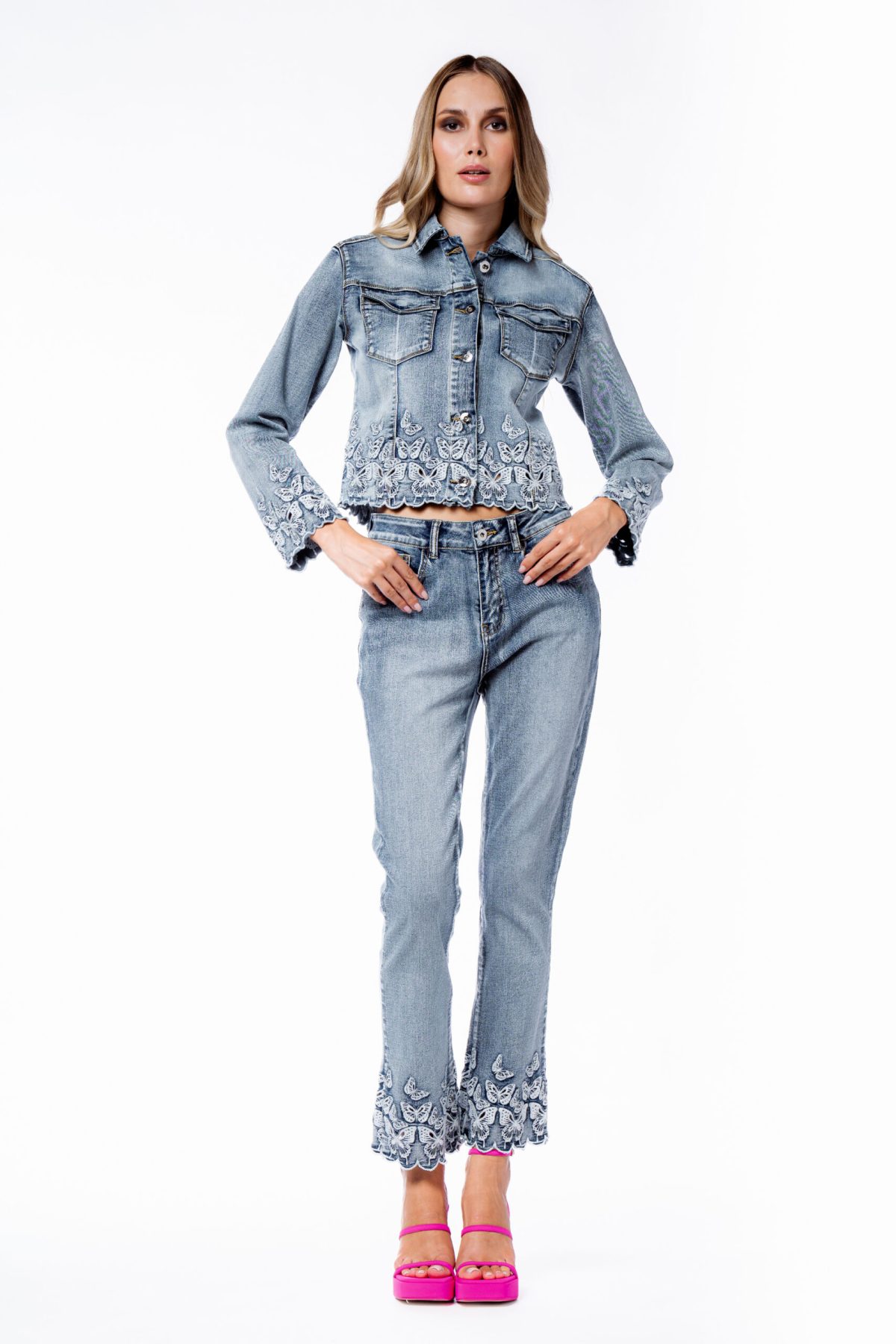 giubbino jeans ricamo farfalle